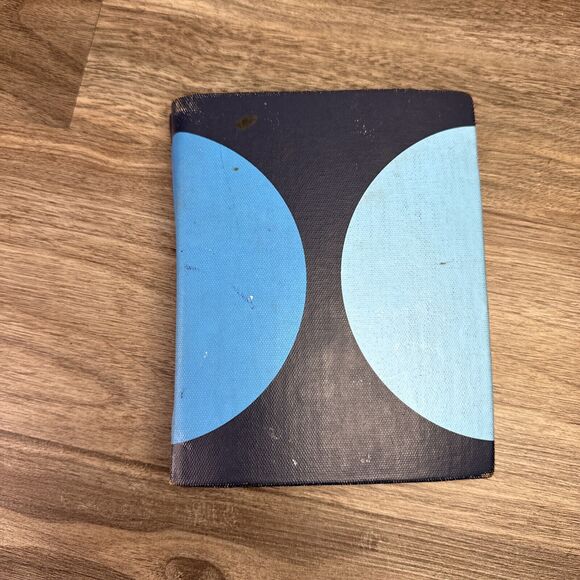 Barnes & Noble Nook Reader W/ Simple Touch BNRV300 Wi-Fi 6in Black W/ White Trim - Picture 5 of 6